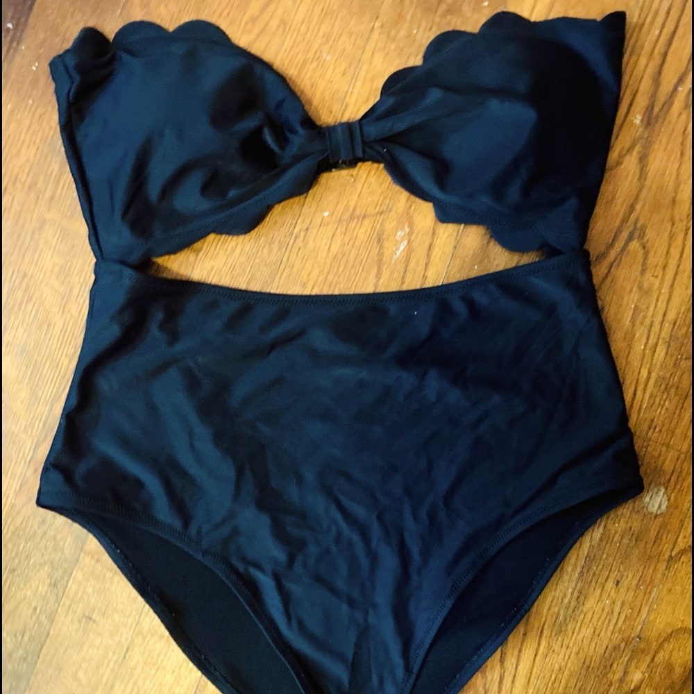 Scalloped One Piece Swimwear| Women’s Swimsuit